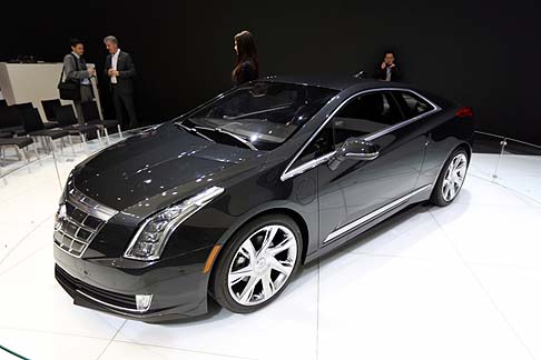 Cadillac - Cadillac ELR  azionata dalla tecnologia EREV di GM, che unisce la guida in modalit elettronica e un motore a benzina 1.4L per lestensione dellautonomia.