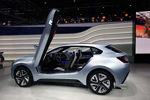 Subaru - In dettaglio, la show car Subaru Concept Viziv anticipa la futura generazione di crossover concept che rappresenter la nuova direzione del design e delle tecnologie che porteranno il marchio Subaru nel futuro.