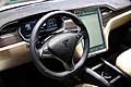 Tesla Model S 85D interni con display centrale al Ginevra Motorshow 2015