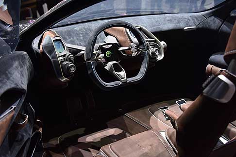 Aston Martin - Aston Martin DBX concept interni con spazioso abitacolo