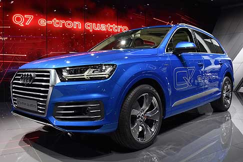 Hybrid Cars - Audi Q7 e-tron hybrid con un peso inferiore rispetto al modello precedente grazie ai materiali utilizzati per la sua architettura