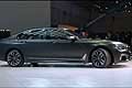 BMW M760Li xDrive con forme rotonde e sinuose, monta un motore di dodici cilindri a benzina con tecnologia M Performance TwinPower Turbo