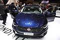 Fiat Tipo blu elettrico 5 porte svelata al Motor Show 2016 di Ginevra. La Station Wagon sfiler nei metallizzati Blu Mediterraneo e Grigio Colosseo