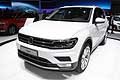 Volkswagen Tiguan 2.0 TDI E-motion bianca al Salone di Ginevra 2016