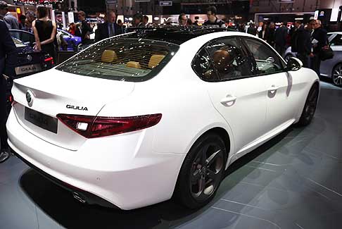 Alfa Romeo - Alfa Romeo Giulia per la versione a benzina il motore sar V6 biturbo di 2.9 litri da 510 CV