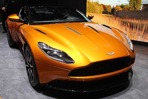 Aston Martin - La sportività in salsa british è ben rappresentata dall’Aston Martin, che a Ginevra presenta la potente e inedita DB11, disponibile dalla fine del 2016.