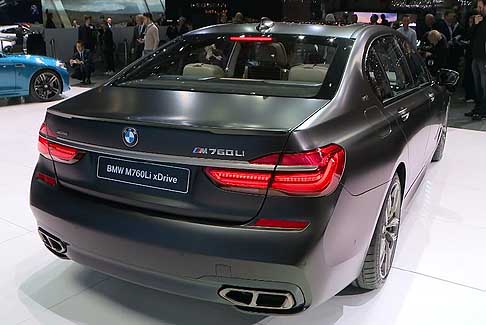 BMW - BMW M760Li xDrive con sistema Integral Active Steering in grado di aumenta l´agilità e la sicurezza di guida