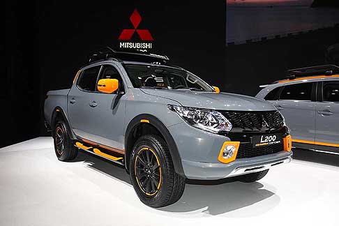 Mitusbishi - Le novit dello stand non si fermano qui e puntiamo lattenzione sulla serie Geoseek di Mitsubishi, che vuole esprimere l'essenza del genere dei SUV attraverso colori, finiture e funzioni uniche.