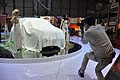 Fiat 500l coperta dal velo e hostess al Salone dellauto di Ginevra 2012