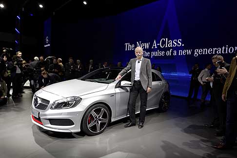 Mercedes-Benz - Geneva-Motor-Show con la Mercedes-Benz A-class e Dr Dieter Zetsche, responsabile Mercedes-Benz Cars e Presidente del Consiglio di Daimler AG