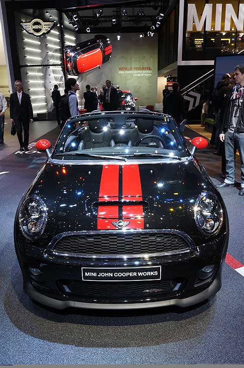 Mini - La MINI John Cooper Works Countryman  la prima automobile John Cooper Works equipaggiabile a richiesta con un cambio automatico a sei rapporti. 