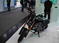 Moto elettrica BMW CE 02 per il prezzo si parte per la versione 4kW, che si guida con la patenti AM, a partire da 7.750 , mentre per la versione 11kW a partire da 8.750 . Scopri la Moto BMW CE 02. Non perdere le foto!