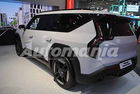 Hyundai MOBIS - Hyundai MOBIS Holographic Windshield Display (HWD), nuova tecnologia con Display olografico per parabrezza. MOBIS non svela n prezzi n modelli che lo utilizzeranno, sicuramente questo parabrezza a realt aumentata punta al segmento Premium