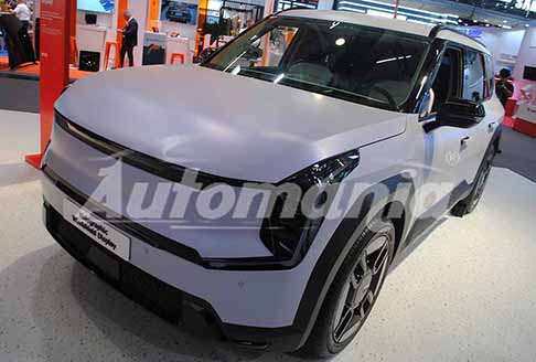 Hyundai MOBIS - Hyundai MOBIS Holographic Windshield Display, tecnologia innovativa con Display olografico per parabrezza. La Casa sudcoreana ha puntato tutto sullolografia pura: velocit, navigazione, avvisi di sicurezza. Scopri le Foto!