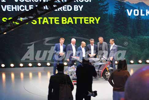 Ducati - Presentato allIAA Mobility di Monaco di Baviera il Bike concept Ducati V21L da corsa dedicato alla MotoE, dotato di batterie allo stato solido al litio-metallo sviluppata da QuantumScape