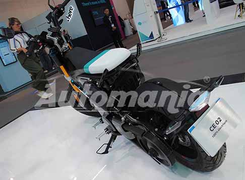 BMW - Scooter elettrico BMW CE 02 e diventato un simbolo di uno stile di mobilit completamente nuovo, unico ed estremamente casual. Guarda la moto BMW CE 02 100% elettrica. Scopri le foto esclusive di Automania.it!