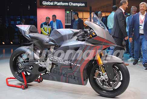 Ducati - Ducati V21L prototipo, la casa di Borgo Panigale con la moto da corsa V21L vuole investire nella ricerca tentando anche di portare in pista un accumulatore da circa 844 Wh/l di densit energetica capace di ricaricarsi dal 10% all80% in soli 12 min.