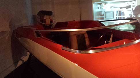 James-Bond Boat