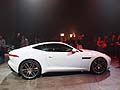 Nuova Jaguar F-Type Coupé fiancata laterale al Los Angeles Auto Show 2013