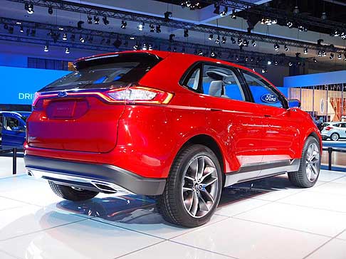 Ford - Ford Edge, gi noto negli States e in altri mercati, definisce i nuovi standard per i suv di grandi dimensioni destinati al Vecchio Continente.