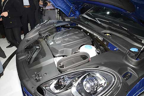 Porsche - Porsche Macan disponibile con motore a benzina, biturbo V6 3.0 litri da 340 CV con trazione integrale attiva