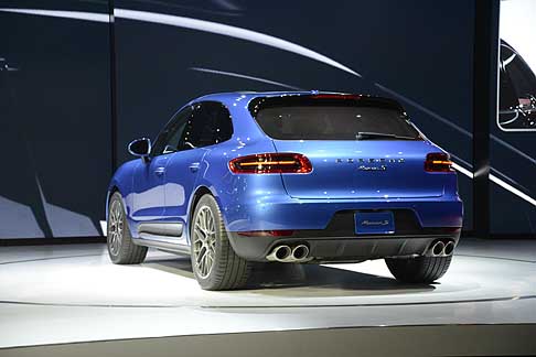 Porsche - Porsche Macan suv elegante e raffinato ma anche aggressivo e sportivo