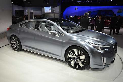 Subaru - Subaru Legacy Concept frontale imponente e fiancate slanciate
