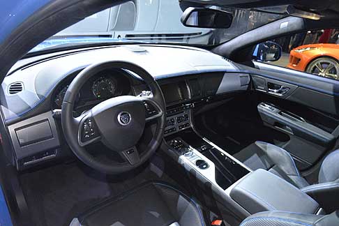 Jaguar - Debutto ufficiale al Salone di Los Angeles per la Jaguar XFR-S