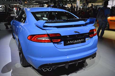 Jaguar - Jaguar XFR-S con alettone posteriore per un assetto sportivo