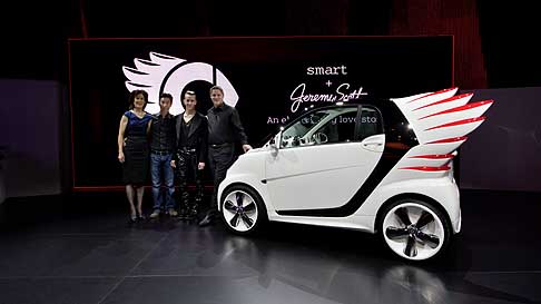 Smart - Smart ForJeremy lincontro tra Jeremy Scott e la Smart Fortwo elettrica, lo stilista ha espresso la sua ammirazione per la piccola vettura elettrica