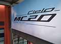MC20 Cielo Cartellone Maserati allo stabilimento di Modena