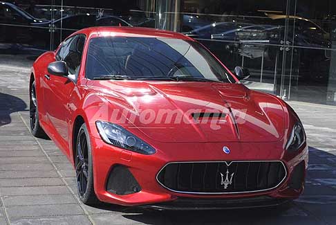 Maserati - Maserati GranTurismo MC esposizione esterna Showroom Maserati a Modena