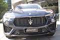 Maserati Levante SQ4 calandra esporta esternamente allo Showroom Maserati di Modena 2019