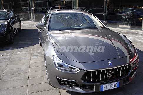 Maserati-showroom Esterno