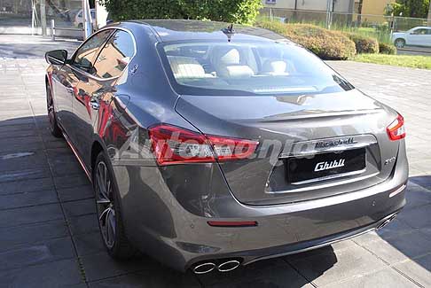 Maserati-showroom Esterno