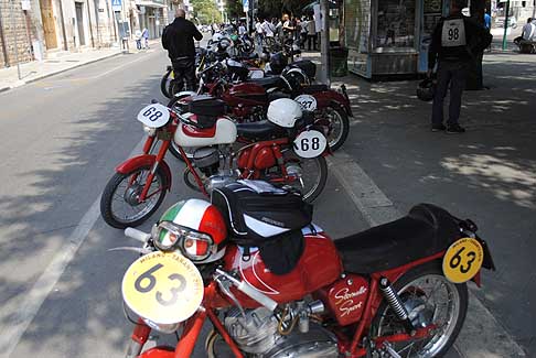 Milano Taranto 2015 - 63 Guzzi Stornello 125cc e la n.68 MV Agusta 125cc di Vaccarelli pi vecchio del gruppo