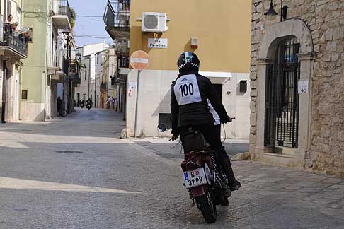 Milano Taranto 2015 - Moto Guzzi Airone 250cc biker Schmid Forti Sonja dallAustria alla Milano Taranto 2015