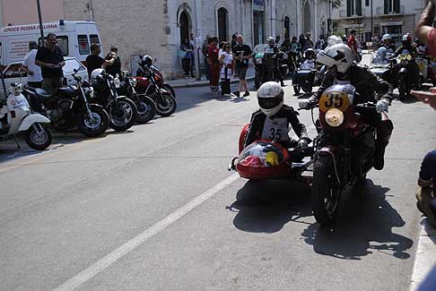 Milano Taranto 2015 - Guzzi Le Mans 850cc duo svizzero Fluckiger vincitori della categoria Sidecar