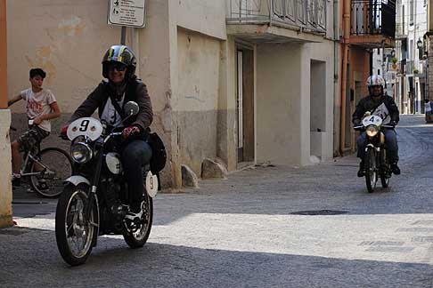 Milano Taranto 2015 - Laverda GT 100cc biker Balzan Daniela segue Laverda Sport 75cc di Simonato Dario