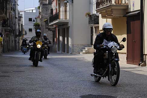 Milano Taranto 2015 - Moto centro storico Acquaviva delle Fonti moto Bianchi Bianchina GL Extra 125cc biker Cossalter Vittore