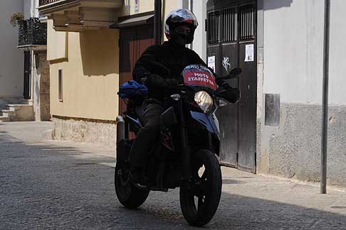 Milano Taranto 2015 - Scooter centro storico Acquaviva nella 5^ tappa della Milano Taranto 2015