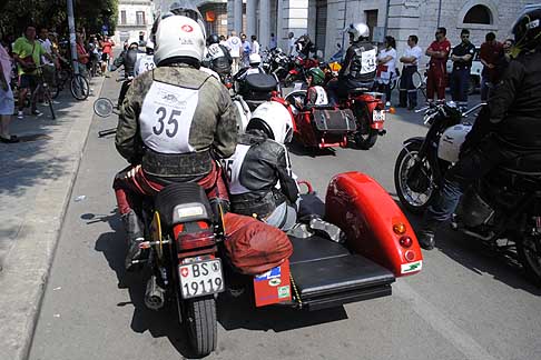 Milano Taranto 2015 - Sidecar Guzzi Le Mans 850cc del duo Fluckiger Rudolf e Sini vincitori di categoria della Milano Taranto 2015
