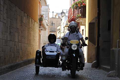 Milano Taranto 2015 - Sidecar Chang Jang CJ 750cc 1970 duo di Foligno Tomassini Marco e Lombardi Elisa giunti secondi nella categoria Sidecar