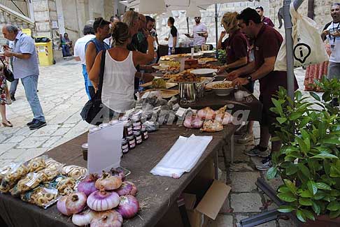 Milano Taranto 2016 - Cipolla Rossa di Acquaviva delle Fonti alla Milano Taranto 2016 vince come punto di ristoro