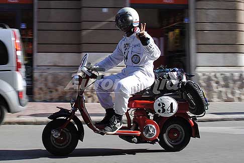 Milano Taranto 2016 - Innocenti Lambretta D 1500cc del 1955 biker Gianaroli Luca per la Milano Taranto 2016 tappa di Acquaviva delle Fonti