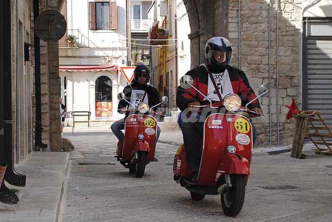 Milano Taranto 2016 - Piaggio vespa rally 200cc di Nacci Giuseppe dietro Ciracci Vito alla Milano Taranto 2016