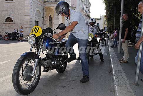 Rievocazione storica moto storiche - Moto Aermacchi Tv 350cc centauro Fiorini Francesco di Crems (Cr) ad Acquaviva delle Fonti alla 30^ Milano Taranto