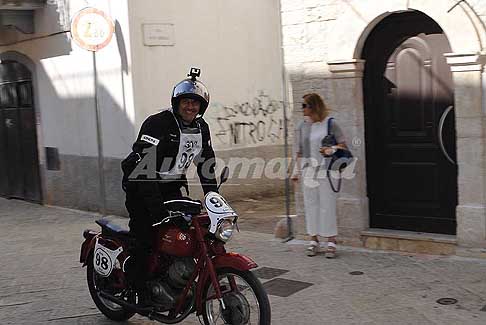 Milano Taranto 2016 - Moto Guzzi lodola GT 250cc biker loizzo Luciano alla Milano Taranto 2016 centro storico di Acquaviva