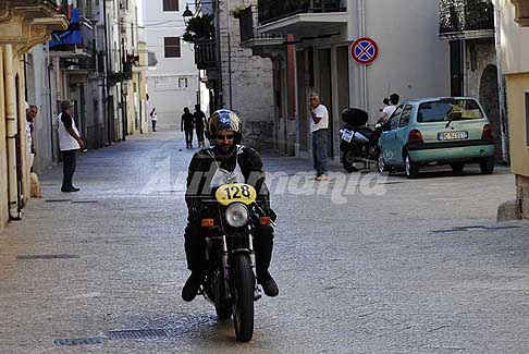 Rievocazione storica moto storiche - Moto Morino tre e Mezzo Sport biker olandese Ranzijn Roel alla Milano Taranto 2016