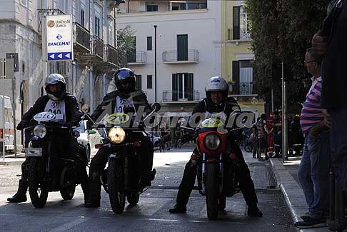 Milano Taranto 2016 - Ripartenza (209) Moto Guzzi Le Mans biker Jacques, (210) Concorder A580 IU biker Erwin entrambi svizzeri, (211) BMW R90 6 biker tedesco Schwenningen alla Milano Taranto 2016